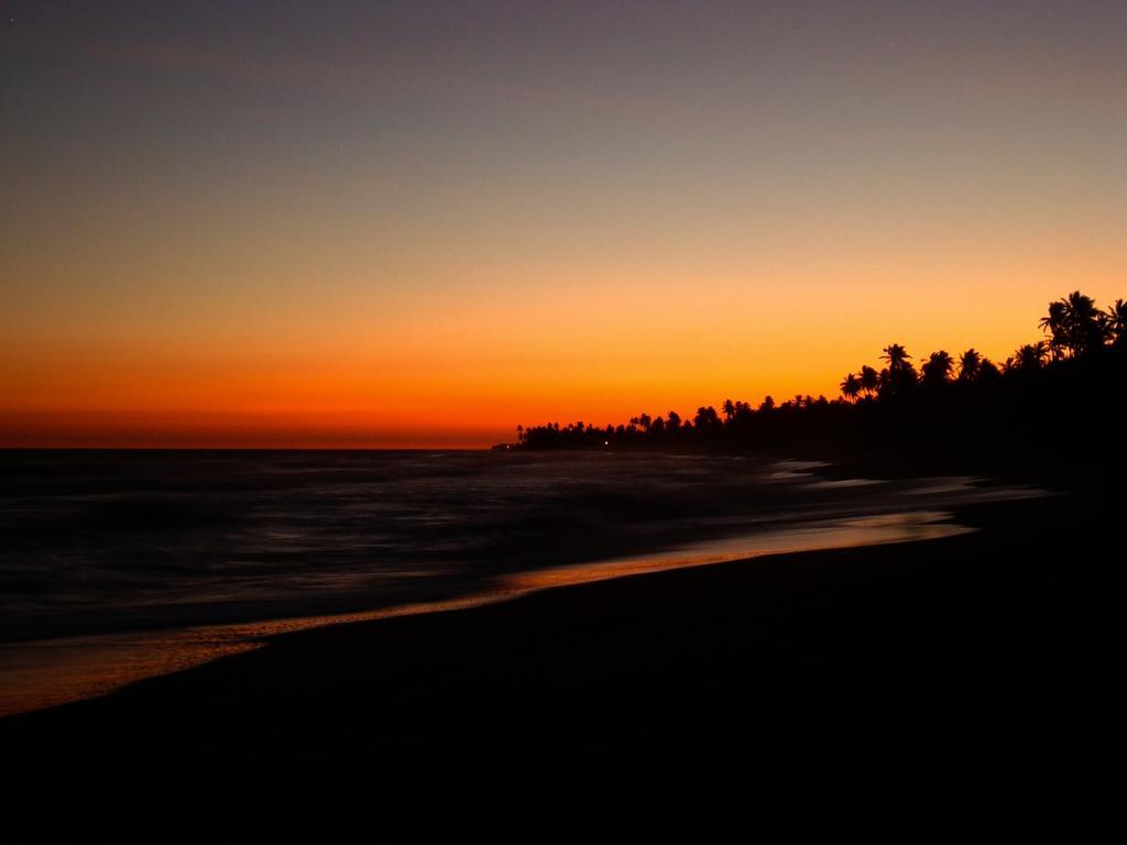 Hotel Bahia Surf Camp Abrantes Exterior foto